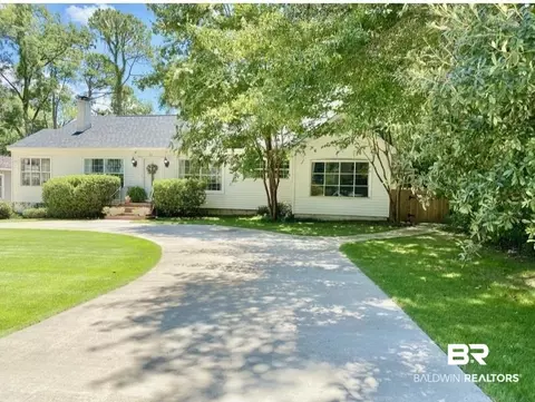 52 Leslie St, Monroeville, AL 36460