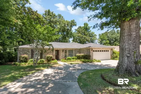 757 Morphy Ave, Fairhope, AL 36532