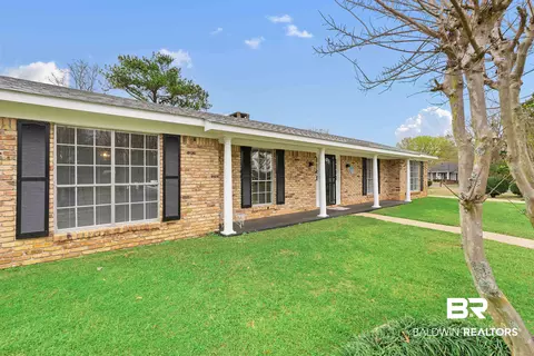 6304 N Christopher Dr, Mobile, AL 36609 photo 2