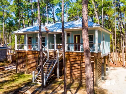 804 Ingraham Pl, Dauphin Island, AL 36528