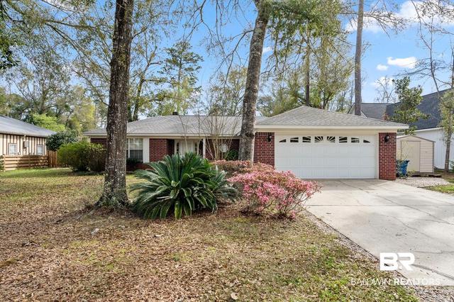 19016 Stout Ln, Gulf Shores, AL 36542