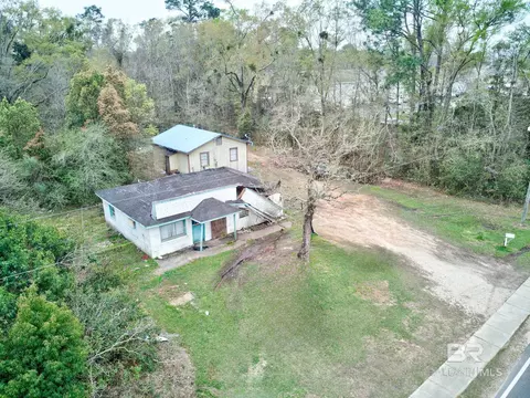 614 E Azalea Ave, Foley, AL 36535
