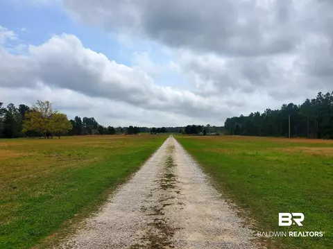 28300 Comstock Rd, Elberta, AL 36530