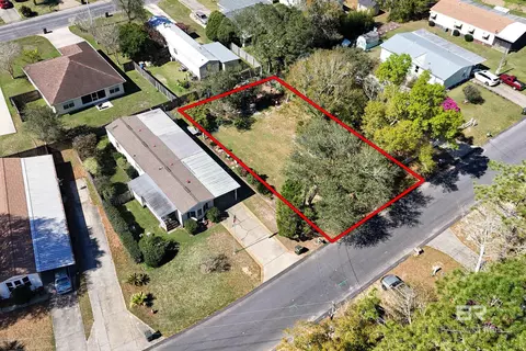 1680 Santa Cruz Dr, Lillian, AL 36549