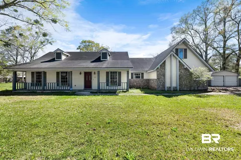 67 W Bayou Ave, Satsuma, AL 36572