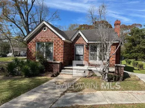 135 Carver Ave, Atmore, AL 36502