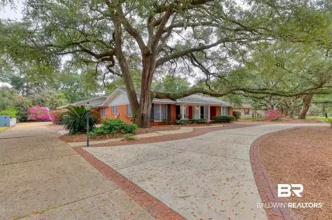 1348 W Fairway Dr, Gulf Shores, AL 36542