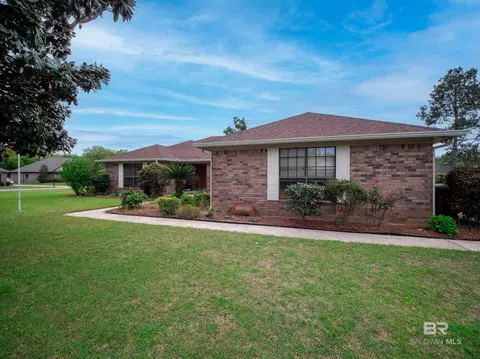 9025 Lakeview Dr, Foley, AL 36535