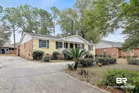 2756 Manuel Dr, Lillian, AL 36549