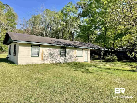111 Mantel St, Brewton, AL 36426