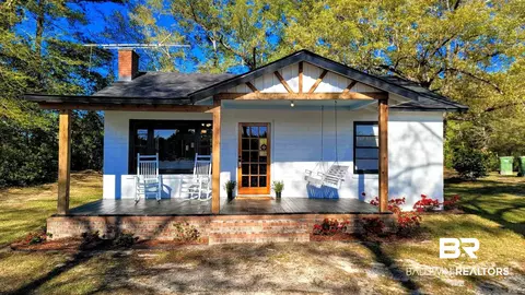 27 Irving Adams Dr, Chatom, AL 36518