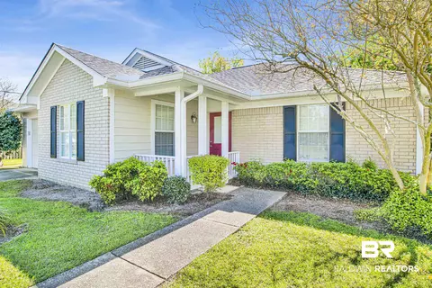 38 Hoffren Dr, Fairhope, AL 36532