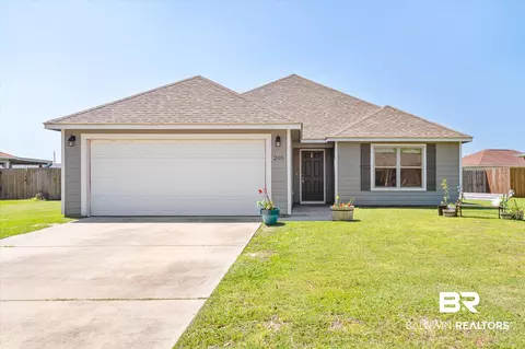 205 Lakefront Cir, Summerdale, AL 36580