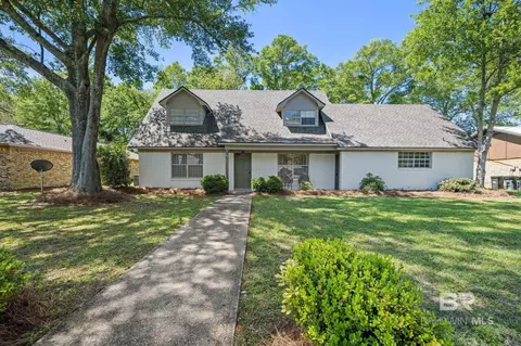 13 N Grand Blvd, Fairhope, AL 36532