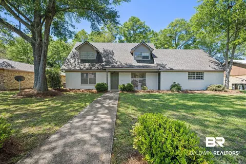 13 N Grand Blvd, Fairhope, AL 36532