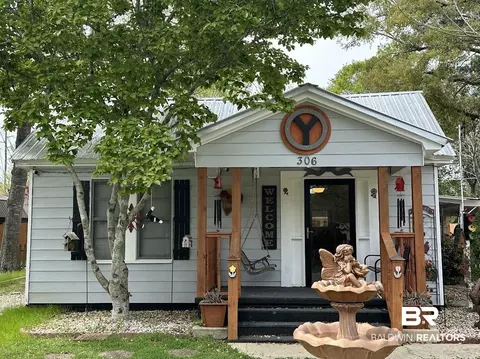 306 Bay St, Bay Minette, AL 36507