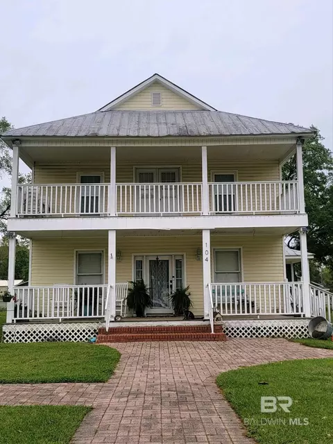 104 NE 1st St, Summerdale, AL 36580