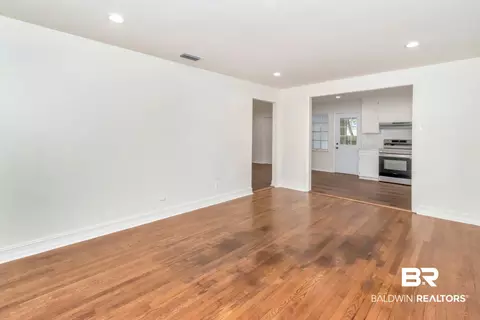 607 Markham Dr, Mobile, AL 36609 photo 2