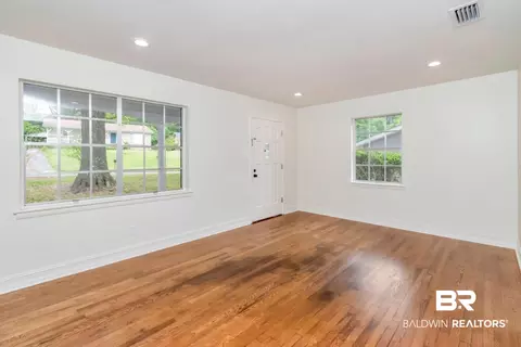 607 Markham Dr, Mobile, AL 36609 photo 4