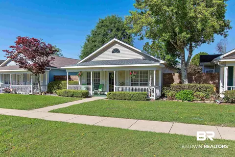 18 Cottage Dr, Fairhope, AL 36532