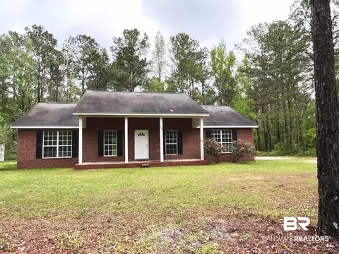 239 Mockingbird Ln, Atmore, AL 36502