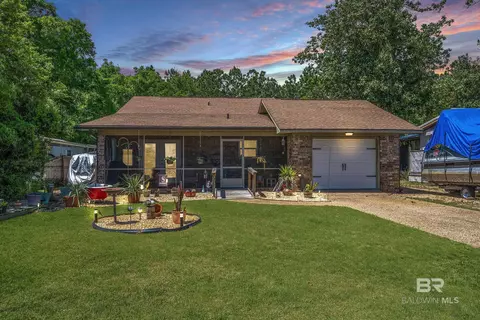 1541 Valencia Dr, Lillian, AL 36549