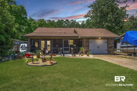 1541 Valencia Dr, Lillian, AL 36549