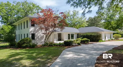 300 Woodbridge Dr, Daphne, AL 36526