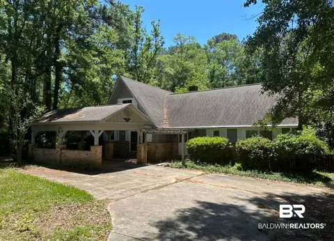261 Rolling Hill Dr, Daphne, AL 36526