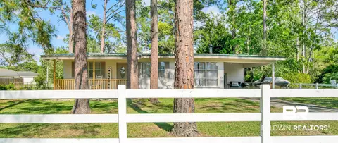1106 N Pine St, Loxley, AL 36551
