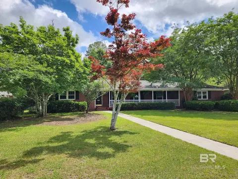404 E Poplar St, Atmore, AL 36502
