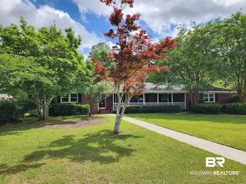 404 E Poplar St, Atmore, AL 36502