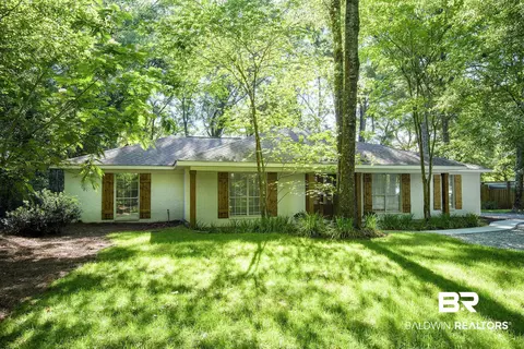 23948 3rd St, Fairhope, AL 36532
