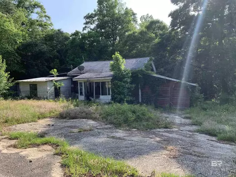 8690 Bryants Landing Rd, Stockton, AL 36579