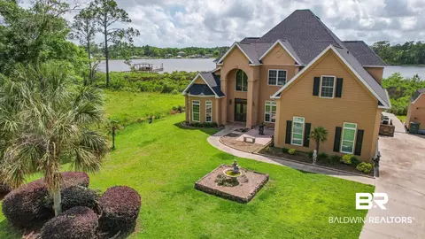 9085 Bay Point Dr, Elberta, AL 36530
