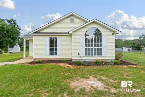 45633 Oak Ln, Bay Minette, AL 36507