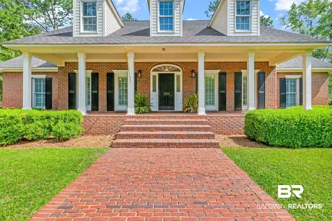 1024 Forest Hill Dr, Atmore, AL 36502