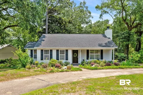 1 Azalea Ct, Fairhope, AL 36532