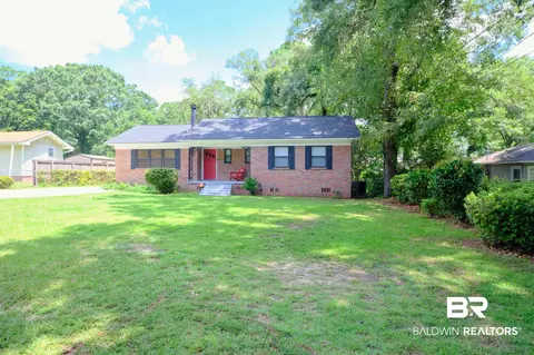 3824 Hawthorne Dr, Mobile, AL 36693