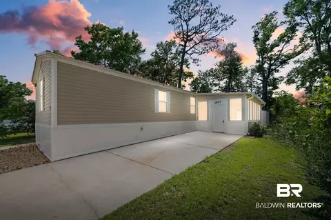 1937 Ridgewood Dr, Lillian, AL 36549