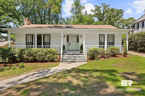 57 Nichols Ave, Fairhope, AL 36532