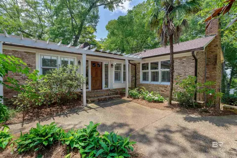 563 N Mobile St, Fairhope, AL 36532