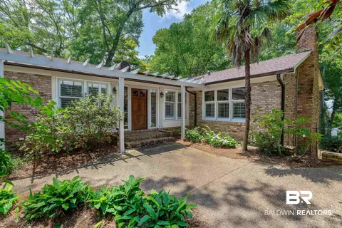 563 N Mobile St, Fairhope, AL 36532
