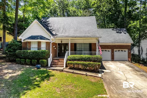 200 Rolling Hill Dr, Daphne, AL 36526