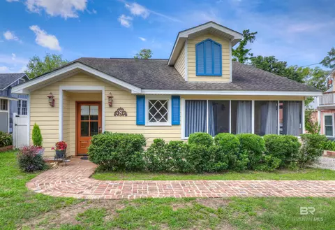 8 White Ave, Fairhope, AL 36532