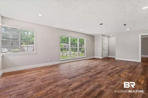 2008 Jones Ave, Mobile, AL 36617 photo 2