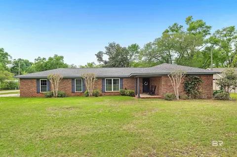 1011 N Pine St, Foley, AL 36535