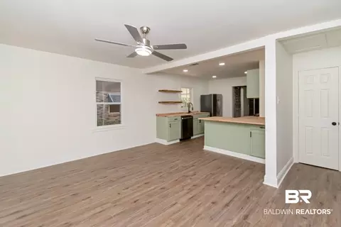 258 3rd Ave, Chickasaw, AL 36611 photo 4