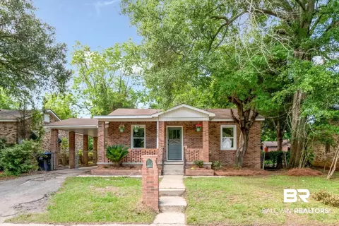 258 3rd Ave, Chickasaw, AL 36611