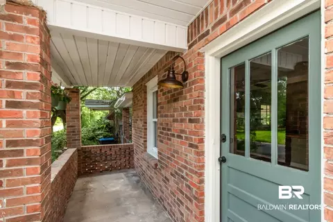 258 3rd Ave, Chickasaw, AL 36611 photo 2